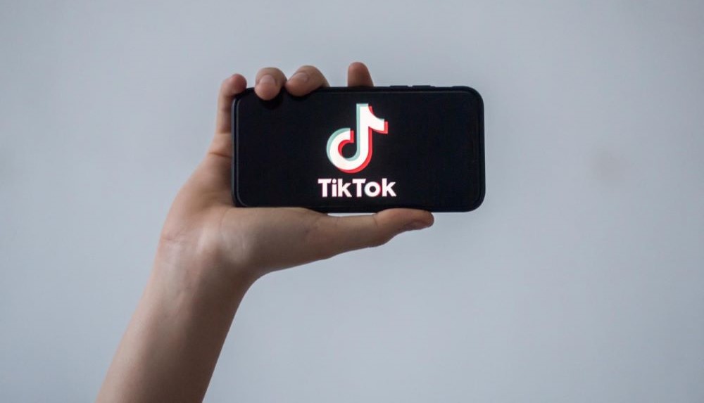 Mbyllja e TikTok, AKEP kërkesë kompanive të internetit: Bllokoni aksesin